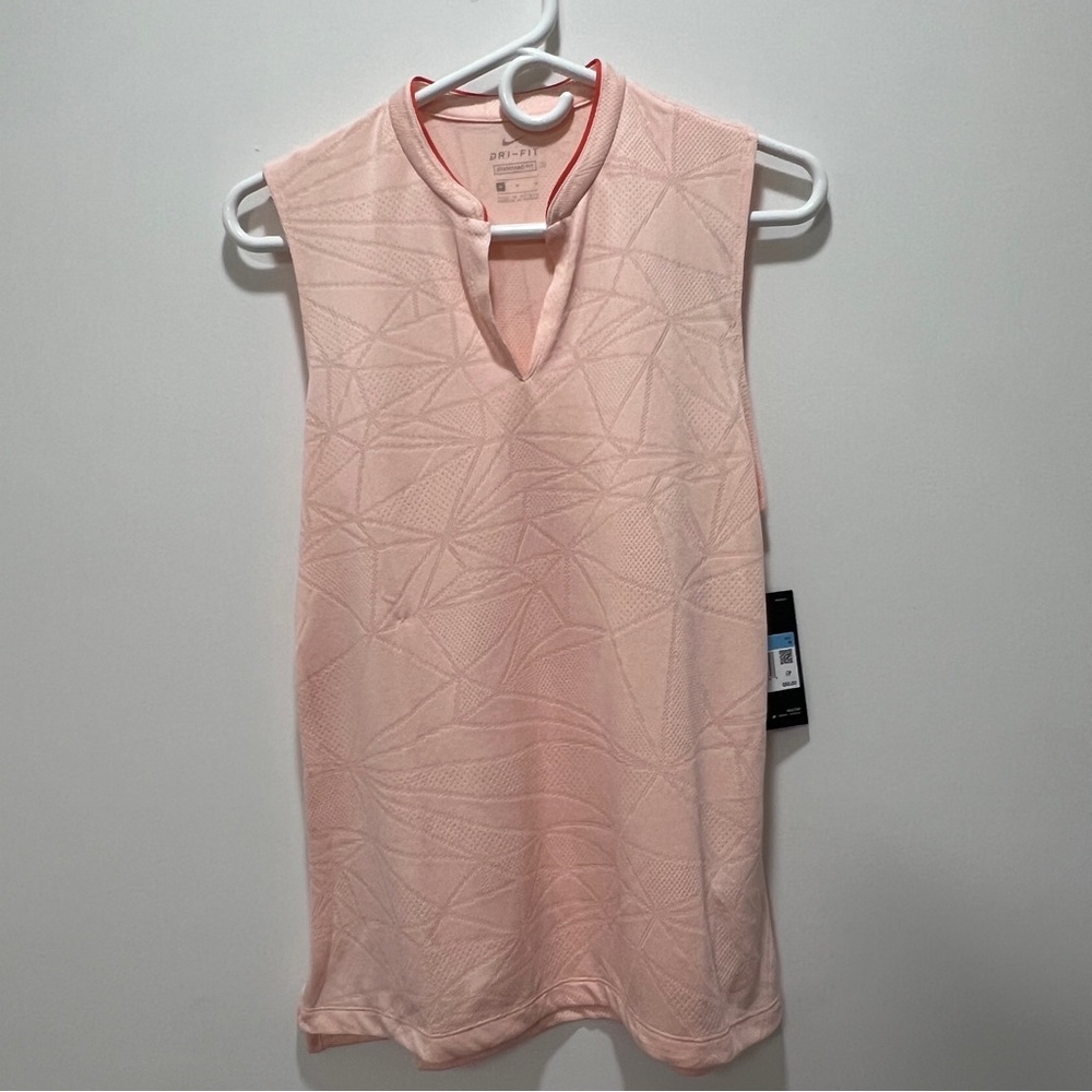 NWT Nike Light Pink Women’s Golf Shirt Size Medium Textured Tank Top Sporty